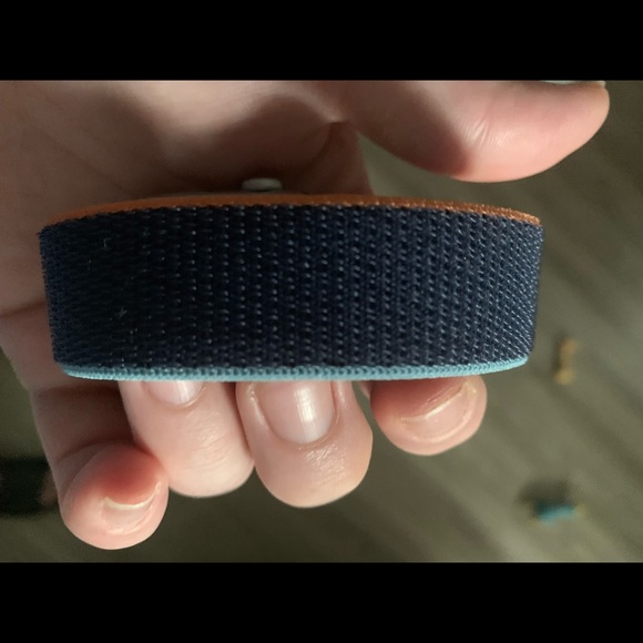 Apple smart band watch like new condition - Picture 3 of 3